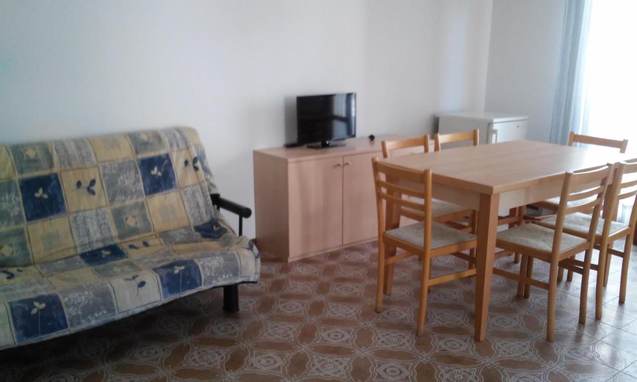 לידו די ג'סולו Residence Gallo - Walterigato Apartments Per Solo Famiglie מראה חיצוני תמונה